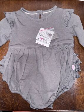 Ruffle Butts Gray Long-Sleeve Flutter Bubble Romper